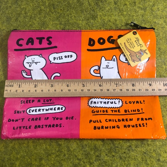 Blue Q Zipper Pouch Makeup Bag Dogs vs Cats 7.25”x9.50” Pink Orange Funny - Picture 5 of 5